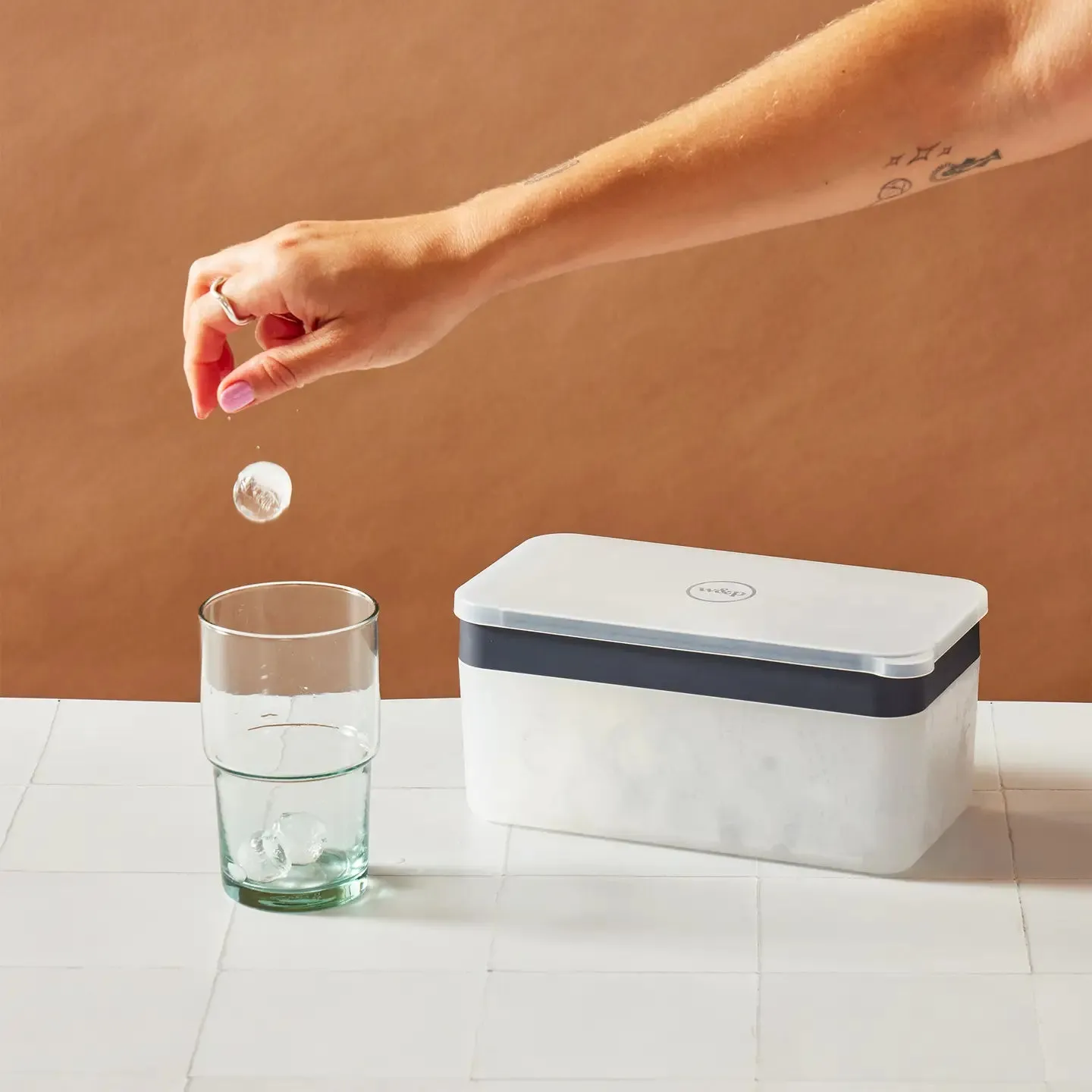 ICE BOX Reusable Silicone Ice Tray & Ice Storage- Charcoal