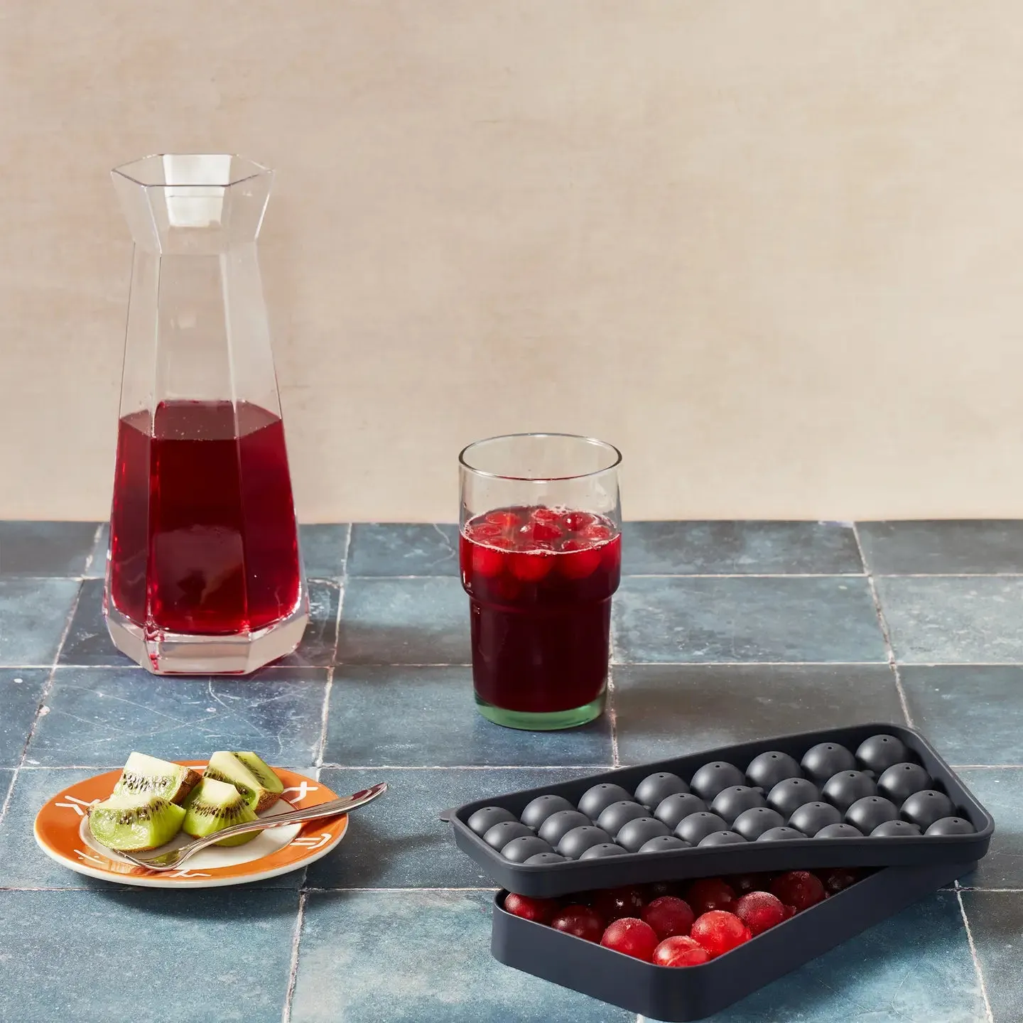 ICE BOX Reusable Silicone Ice Tray & Ice Storage- Charcoal