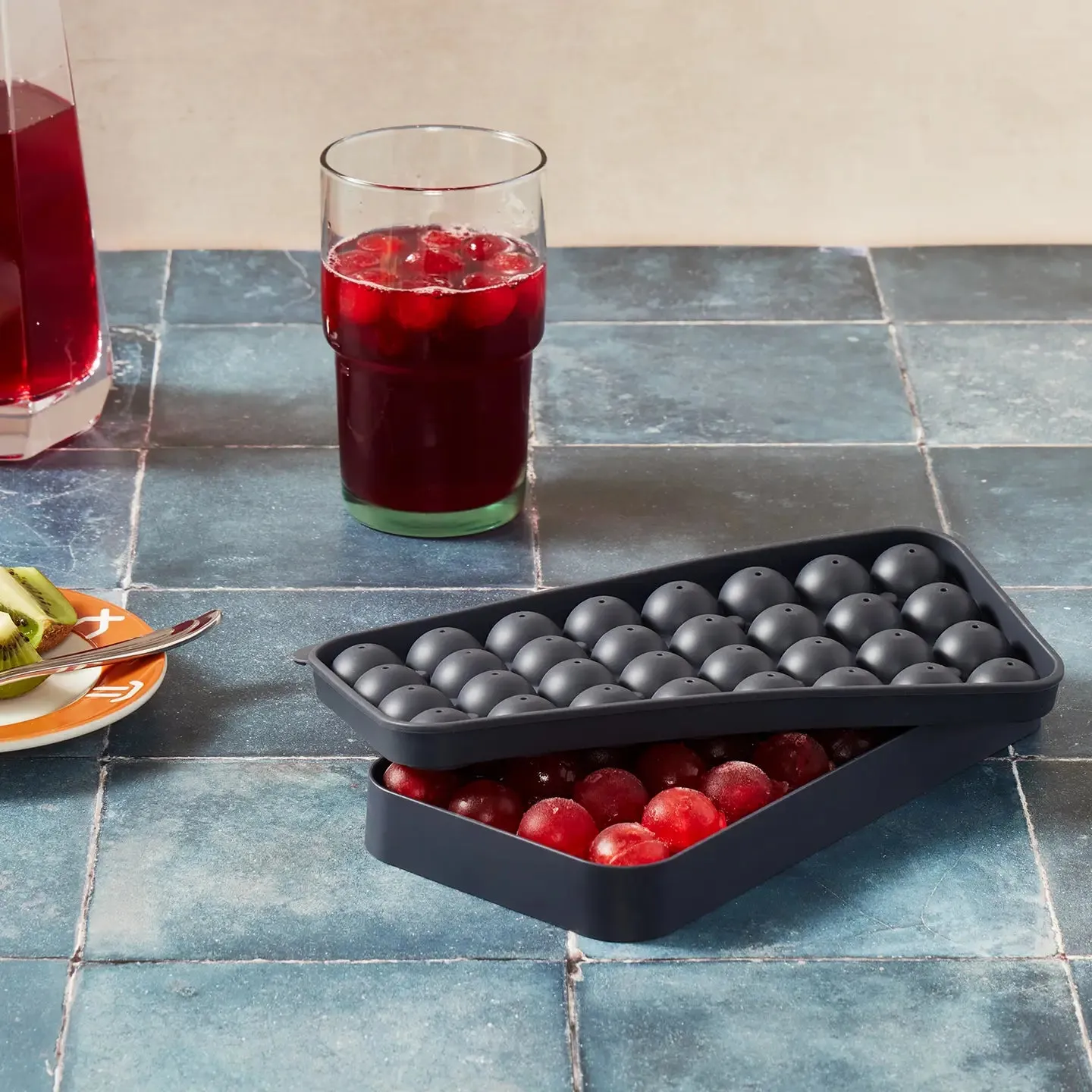 ICE BOX Reusable Silicone Ice Tray & Ice Storage- Charcoal