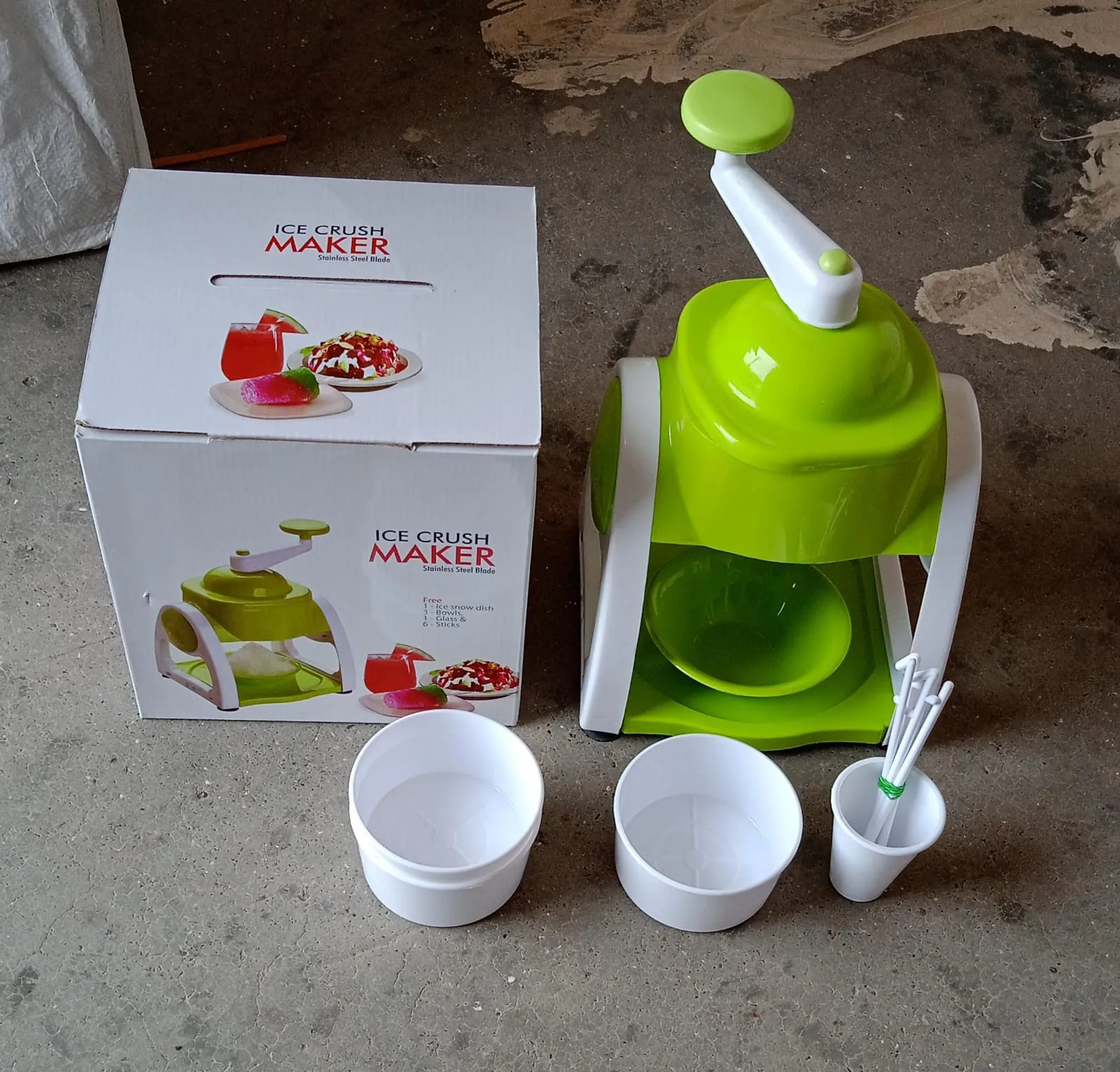 Miracle Small PlasticIce Gola Maker Ice snowmaker Machine | Ice Crusher | Indoor Outdoor Manual With Steel Blade & Anti slip Grip (1 Pc)