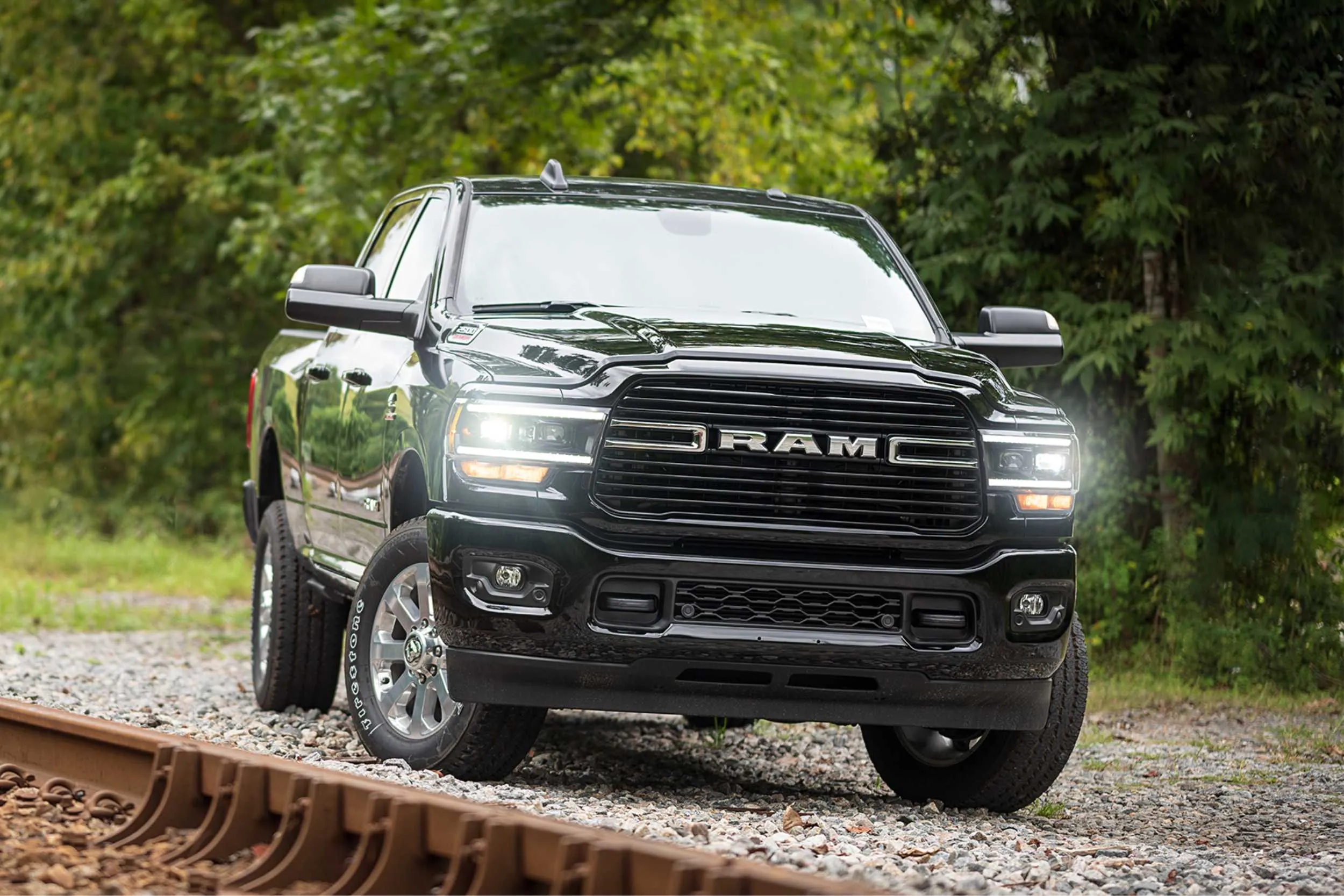 RAM HD (19 ): XB Hybrid LED Headlights